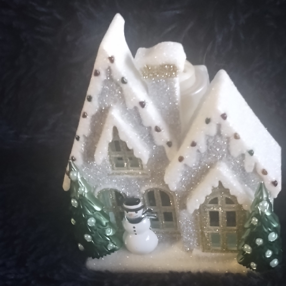 Wallflower Silver Glitter Holiday House with Snowman and Green Trees